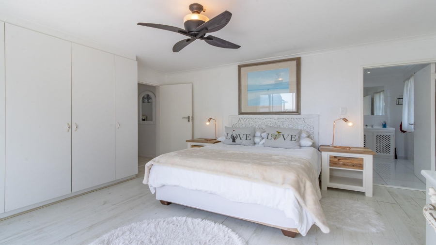 4 Bedroom Property for Sale in Grotto Bay Western Cape